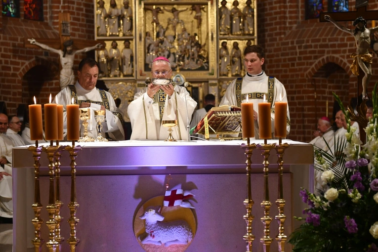 Konsekracja ołtarza w katedrze