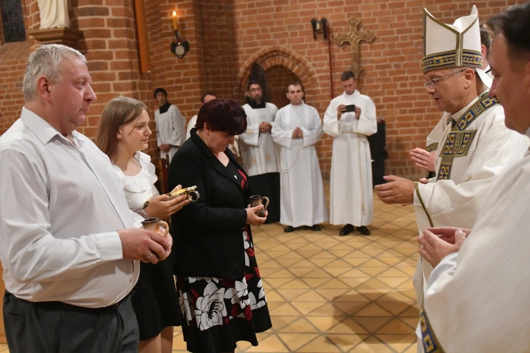 Konsekracja ołtarza w katedrze