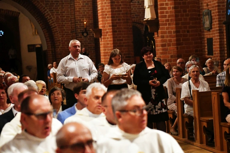 Konsekracja ołtarza w katedrze