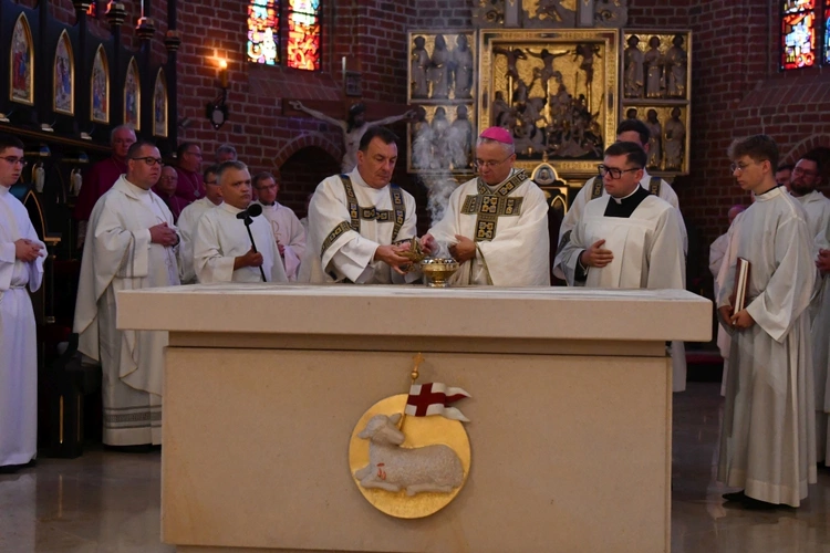 Konsekracja ołtarza w katedrze