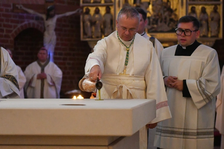 Konsekracja ołtarza w katedrze