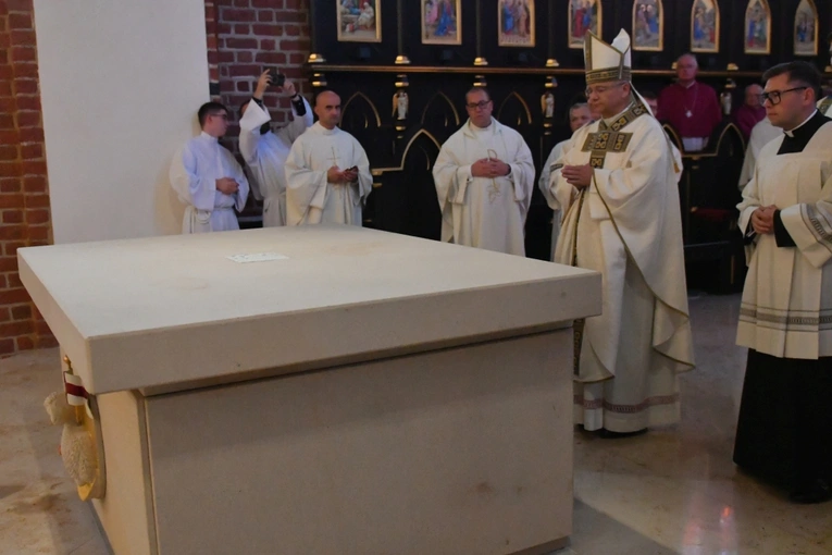 Konsekracja ołtarza w katedrze