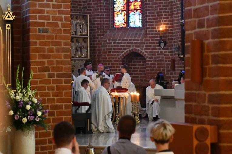 Konsekracja ołtarza w katedrze