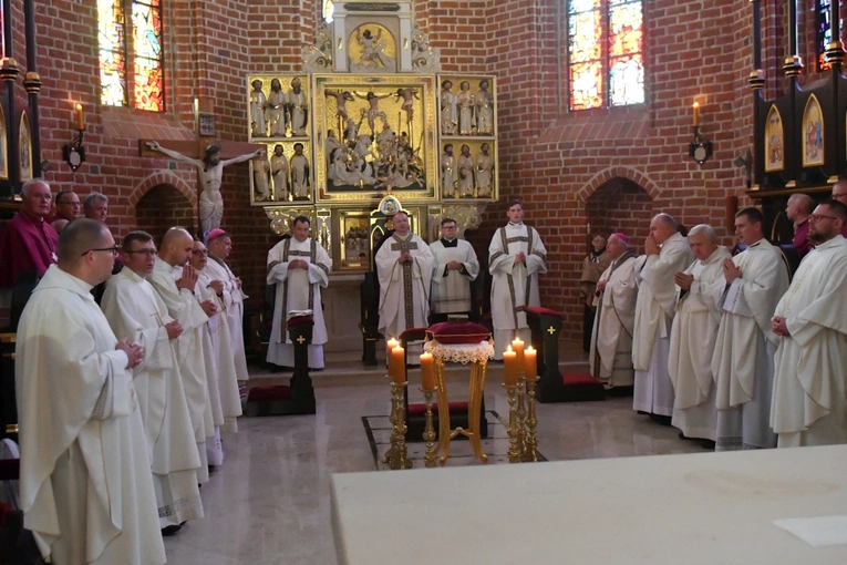 Konsekracja ołtarza w katedrze