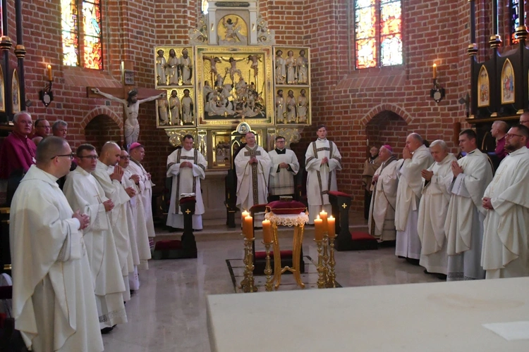 Konsekracja ołtarza w katedrze