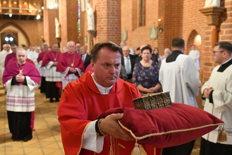 Konsekracja ołtarza w katedrze