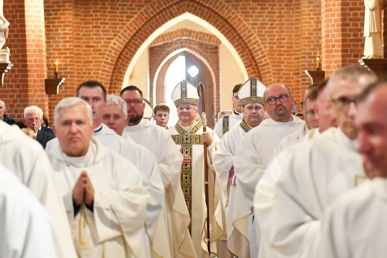 Konsekracja ołtarza w katedrze