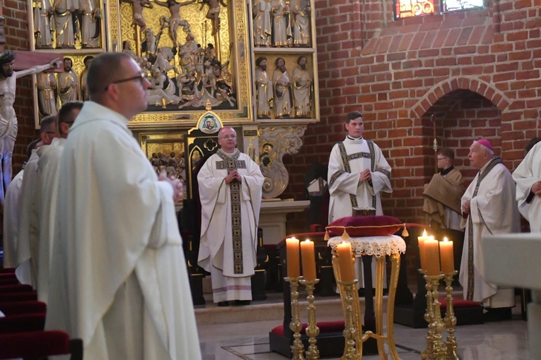 Konsekracja ołtarza w katedrze