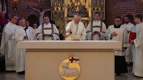 Konsekracja ołtarza w katedrze