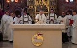 Bp Tadeusz Lityński poświęcił ołtarz w gorzowskiej katedrze