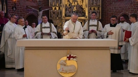 Bp Tadeusz Lityński poświęcił ołtarz w gorzowskiej katedrze