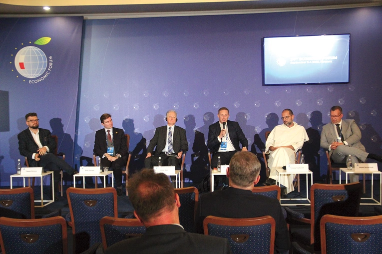  Tomasz Sztreker z Fundacji Wiara w Biznesie (prowadzący), Piotr Pietryga, Oliver Merz, ks. Rafał Kowalski, o. Tomasz Grabowski OP, Łukasz Bernaciński.