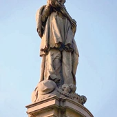 Figura św. Jana Nepomucena na rynku stoi od 1725 roku. 