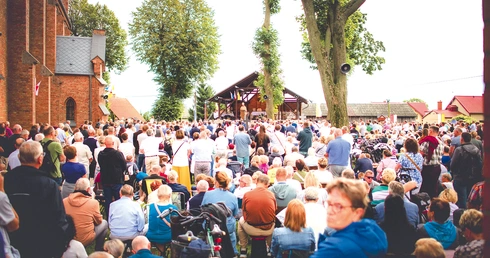 Liturgia zgromadziła kilkuset wiernych.