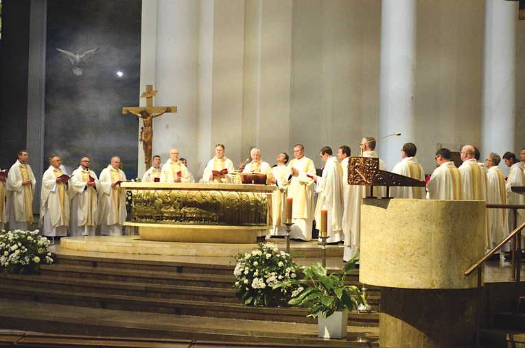 Eucharystii przewodniczył bp Marek Szkudło, administrator archidiecezji katowickiej.