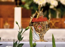 Relikwie bł. Jerzego Popiełuszki w parafii Matki Bożej Pocieszenia w Żyrardowie stanęły obok obrazu Matki Bożej w kaplicy bocznej. 