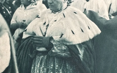 Bp Stanisław Adamski w dniu ingresu do katedry Świętych Apostołów Piotra i Pawła w 1930 roku.