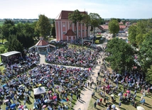 Uroczystości skrzatuskie co roku gromadzą sporą liczbę uczestników.