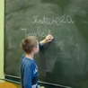Obecna sytuacja krzywdzi dzieci, ponieważ w polskiej szkole nie ma – oprócz katechezy – przedmiotu, który uczyłby chrześcijańskiej moralności.