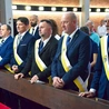 Rycerze Kolumba w czasie modlitwy w kościele  w Pelagowie.
