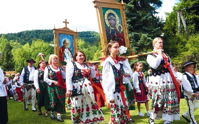 Uroczystości na Młynnem zakończyła procesja eucharystyczna.