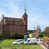 Odnawiają ściany, nawę i wieżę 