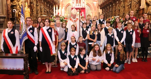 "Macie szansę zmieniać ten świat". Szkoły katolickie zainaugurowały nowy rok szkolny