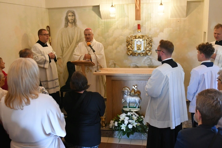Biskup poświęcił kapilicę w Ciepielowie k. Nowej Soli