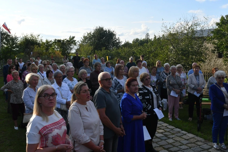 Biskup poświęcił kapilicę w Ciepielowie k. Nowej Soli