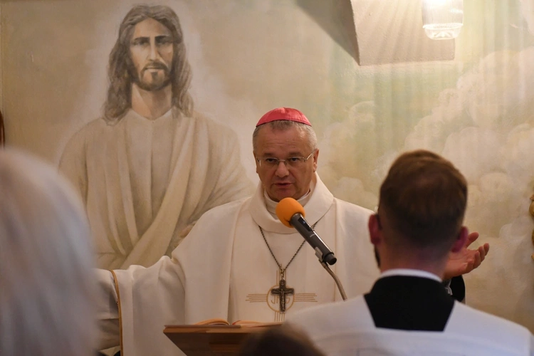 Biskup poświęcił kapilicę w Ciepielowie k. Nowej Soli