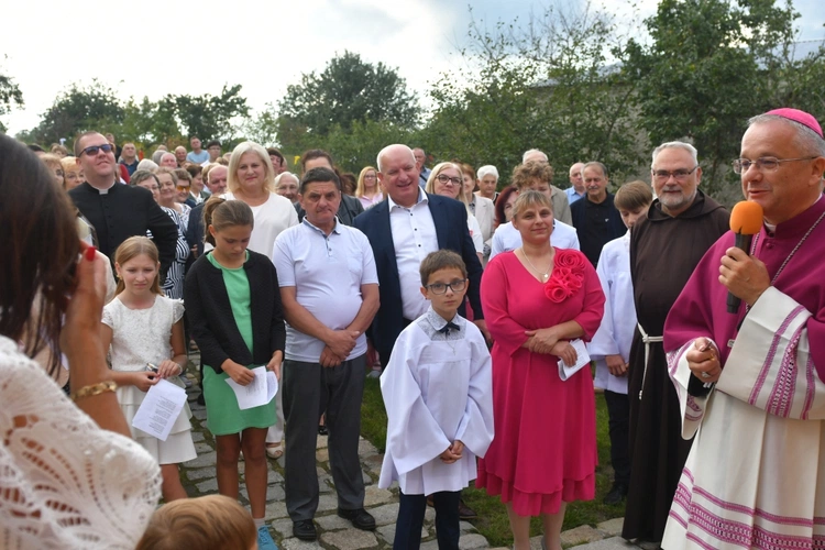 Biskup poświęcił kapilicę w Ciepielowie k. Nowej Soli