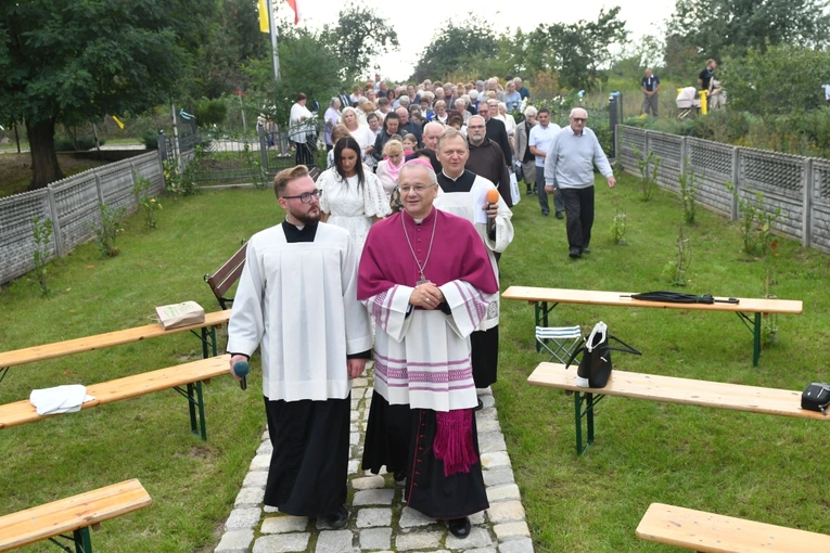 Biskup poświęcił kapilicę w Ciepielowie k. Nowej Soli