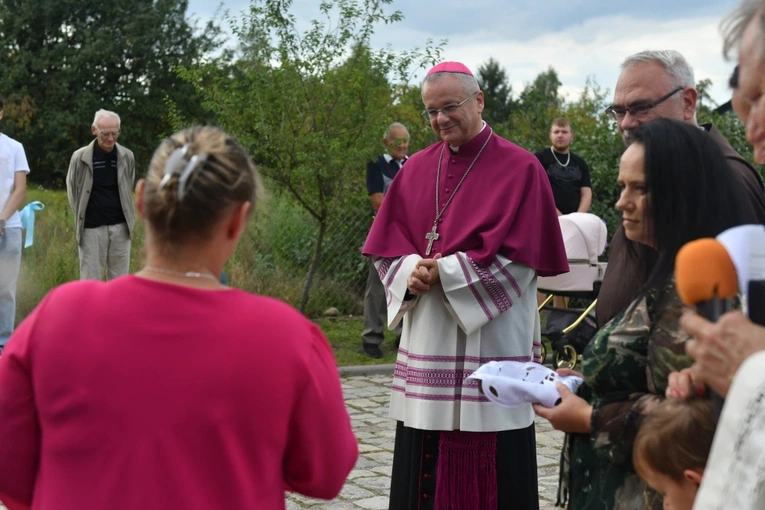 Biskup poświęcił kapilicę w Ciepielowie k. Nowej Soli