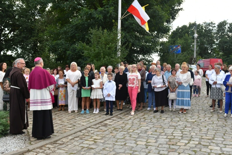 Biskup poświęcił kapilicę w Ciepielowie k. Nowej Soli