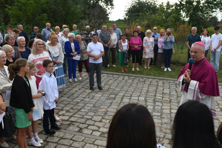 Biskup poświęcił kapilicę w Ciepielowie k. Nowej Soli
