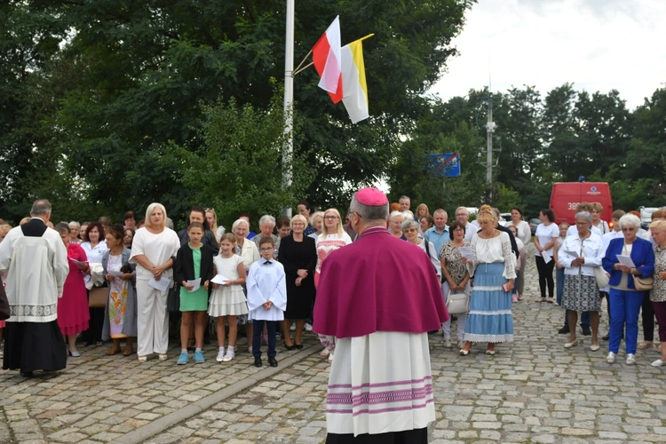 Biskup poświęcił kapilicę w Ciepielowie k. Nowej Soli