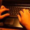Trzy miesiące więzienia w zawieszeniu za znieważenie Żydów wpisami w internecie