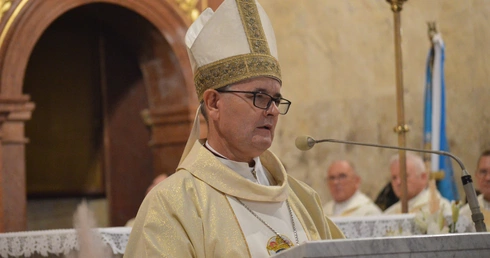 Abp Przybylski w Piekarach Śl.: Dziękuję za to, że witacie mnie jak w domu