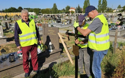 Przywracają godność bezdomnym i samotnym
