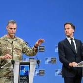 Generał Alexus Grynkewich i sekretarz generalny NATO Mark Rutte