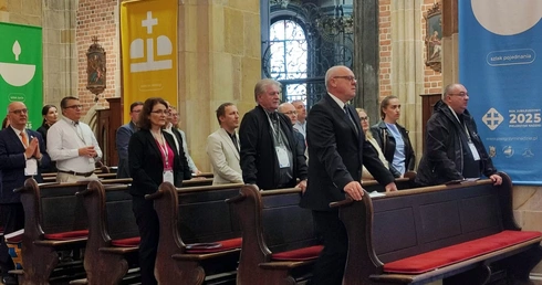 "Oto lud, który wezwałeś na synod". Rozpoczynają się obrady plenarne