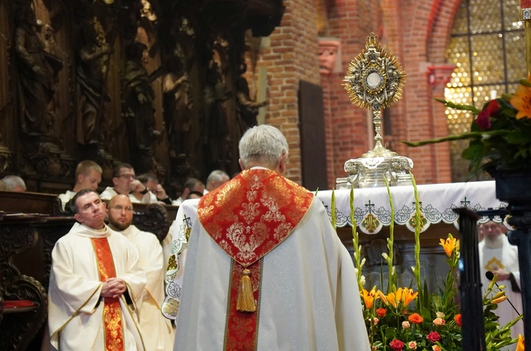 Początek plenarnych obrad synodu archidiecezji wrocławskiej
