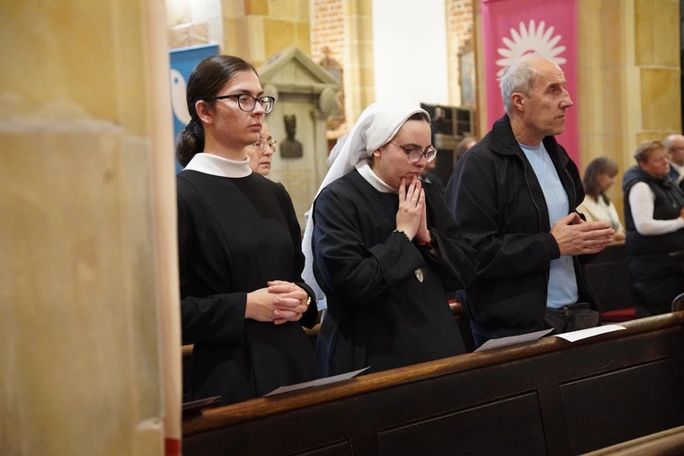 Początek plenarnych obrad synodu archidiecezji wrocławskiej