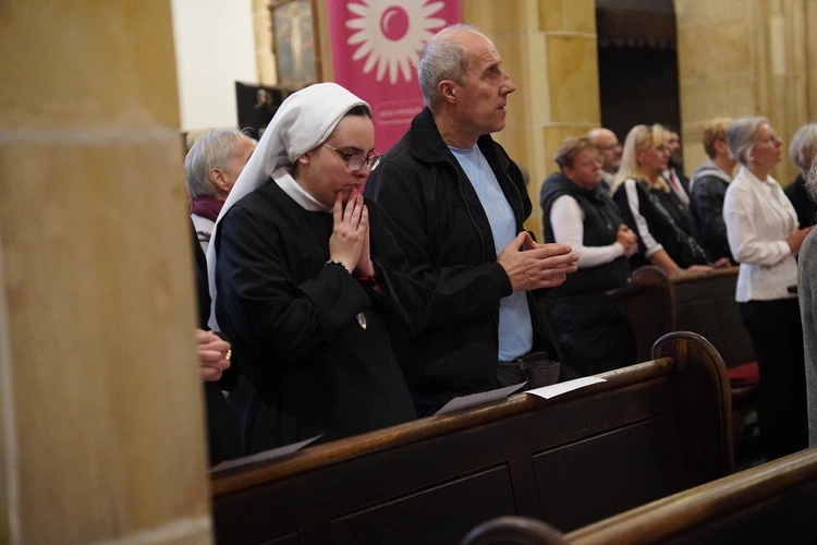 Początek plenarnych obrad synodu archidiecezji wrocławskiej