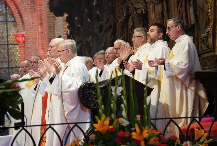 Początek plenarnych obrad synodu archidiecezji wrocławskiej