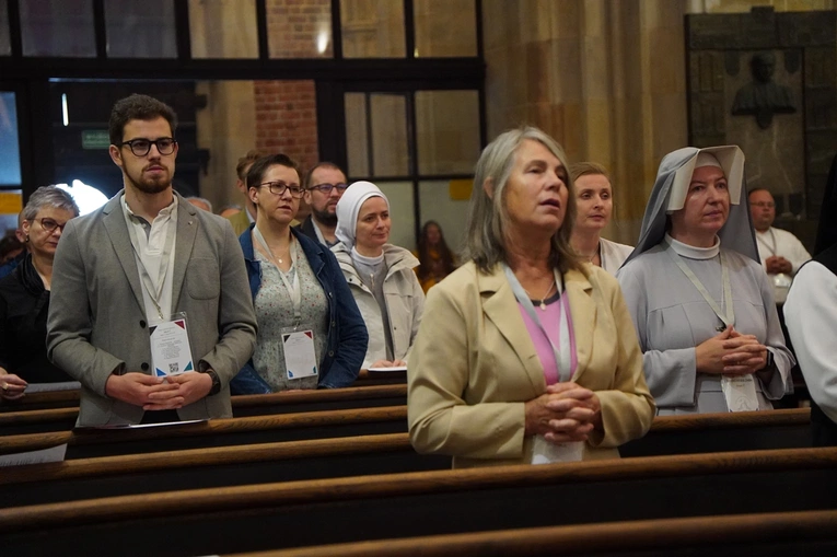 Początek plenarnych obrad synodu archidiecezji wrocławskiej