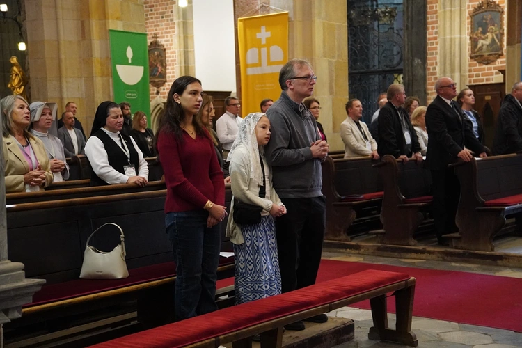 Początek plenarnych obrad synodu archidiecezji wrocławskiej