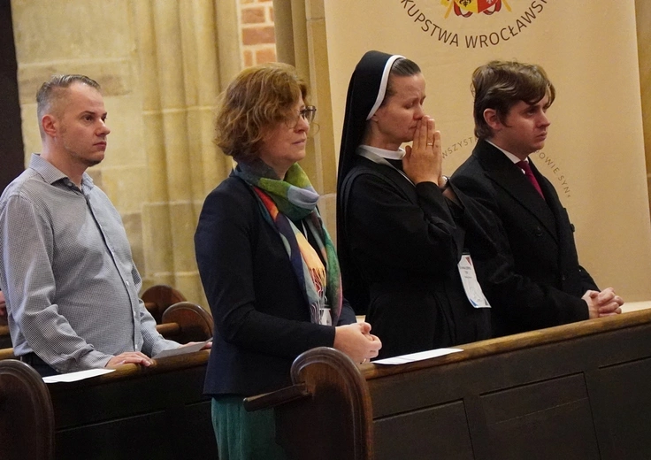 Początek plenarnych obrad synodu archidiecezji wrocławskiej