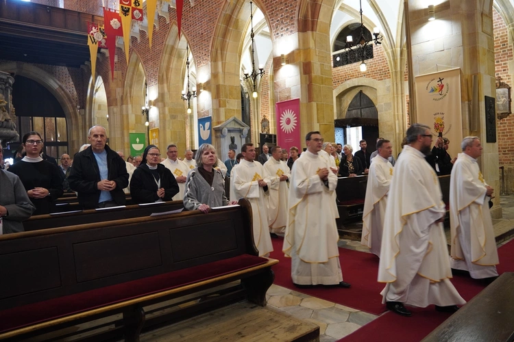 Początek plenarnych obrad synodu archidiecezji wrocławskiej