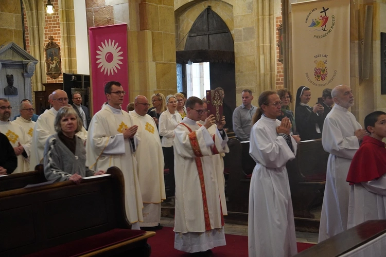 Początek plenarnych obrad synodu archidiecezji wrocławskiej